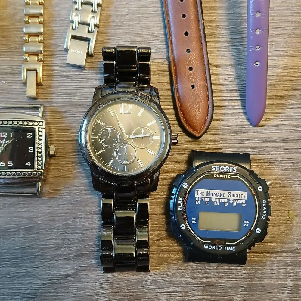 Huge Watch Lot of 35+ Mixed Brands Vintage & Modern Parts/Repair Untested-Box E